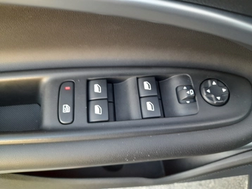 Image véhicule  Jeep AVENGER (17)