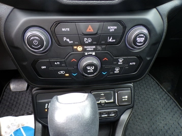 Image véhicule  Jeep RENEGADE (18)