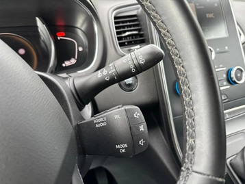 Image véhicule Renault SCENIC (38) Image véhicule Renault SCENIC (38)