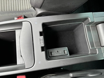 Image véhicule Renault SCENIC (34) Image véhicule Renault SCENIC (34)