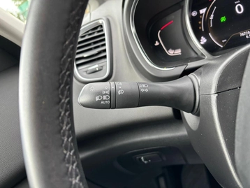 Image véhicule Renault SCENIC (39) Image véhicule Renault SCENIC (39)