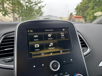 Image véhicule Renault SCENIC (29) Image véhicule Renault SCENIC (29)