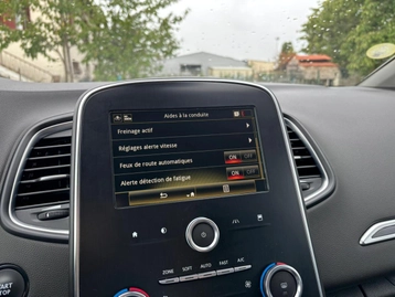 Image véhicule Renault SCENIC (26) Image véhicule Renault SCENIC (26)