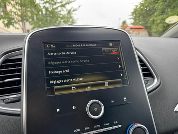 Image véhicule Renault SCENIC (27) Image véhicule Renault SCENIC (27)