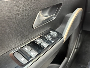 Image véhicule  Lancia YPSILON (20)
