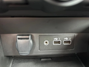 Image véhicule  Renault CLIO (27)