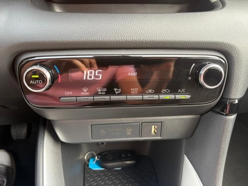 Image véhicule  Toyota YARIS (14)