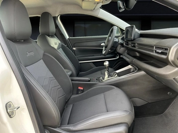 Image véhicule  Jeep AVENGER (14)