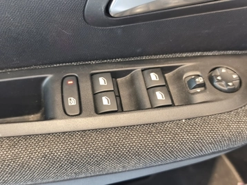Image véhicule  Peugeot 208 (17)