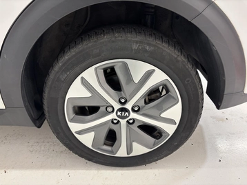 Image véhicule Kia E-NIRO (37) Image véhicule Kia E-NIRO (37)