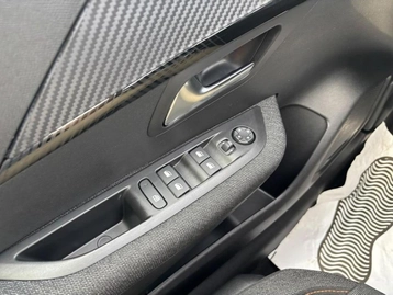 Image véhicule  Peugeot 208 (37)