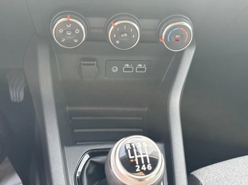 Image véhicule  Renault CLIO (15)