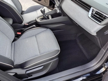 Image véhicule Renault CLIO (41) Image véhicule Renault CLIO (41)