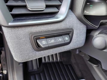 Image véhicule Renault CLIO (17) Image véhicule Renault CLIO (17)