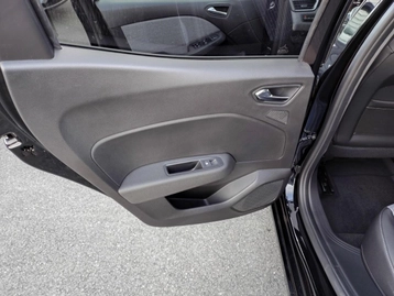 Image véhicule Renault CLIO (37) Image véhicule Renault CLIO (37)