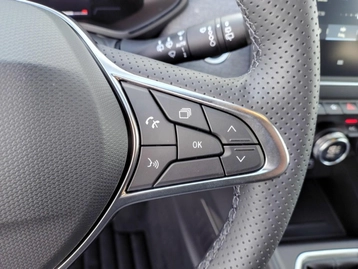 Image véhicule Renault CLIO (32) Image véhicule Renault CLIO (32)