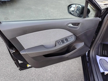 Image véhicule Renault CLIO (35) Image véhicule Renault CLIO (35)