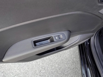 Image véhicule Renault CLIO (36) Image véhicule Renault CLIO (36)