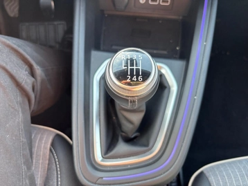 Image véhicule  Renault CLIO (36)