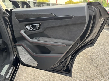 Image véhicule  Lamborghini URUS (27)