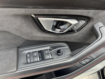 Image véhicule  Lamborghini URUS (5)