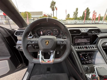 Image véhicule  Lamborghini URUS (2)