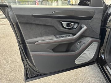 Image véhicule  Lamborghini URUS (4)