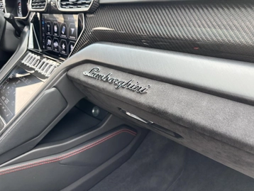Image véhicule  Lamborghini URUS (35)