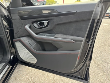 Image véhicule  Lamborghini URUS (22)