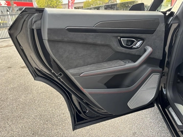 Image véhicule  Lamborghini URUS (17)