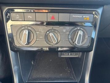 Image véhicule  Volkswagen T-CROSS (27)