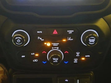 Image véhicule  Jeep RENEGADE (12)