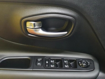 Image véhicule  Jeep RENEGADE (8)