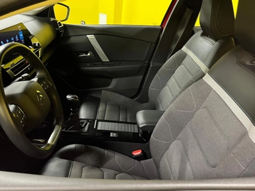 Image véhicule Citroën C4 (37) Image véhicule Citroën C4 (37)