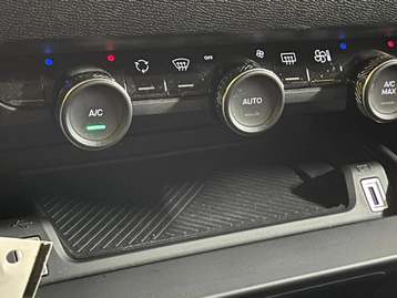 Image véhicule Citroën C4 (27) Image véhicule Citroën C4 (27)