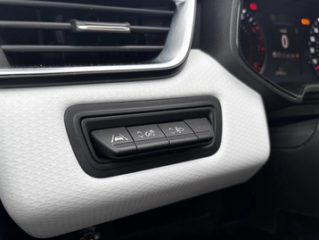 Image véhicule  Renault CLIO (23)