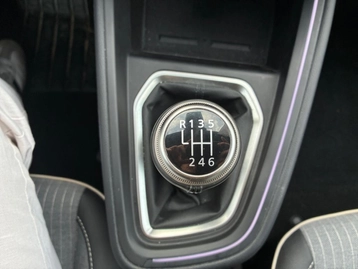 Image véhicule  Renault CLIO (30)