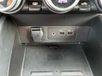 Image véhicule  Renault CLIO (29)