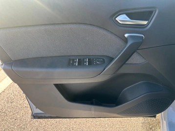 Image véhicule  Renault CAPTUR (25)