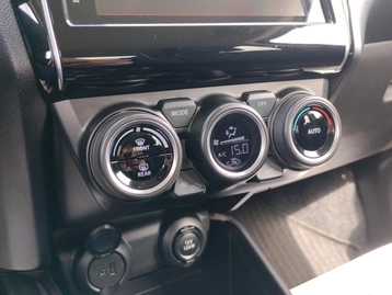 Image véhicule  Suzuki SWIFT (12)