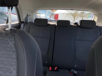 Image véhicule  Kia RIO (16)