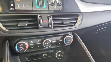 Image véhicule  Alfa Romeo GIULIA (9)