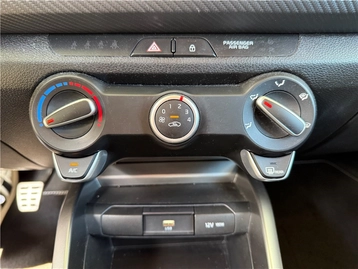 Image véhicule  Kia RIO (10)