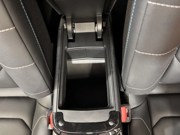 Image véhicule Citroën C4 (19) Image véhicule Citroën C4 (19)