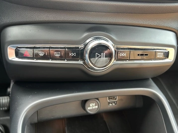 Image véhicule  Volvo XC40 (28)