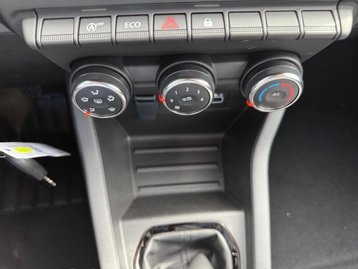 Image véhicule  Renault CLIO (25)