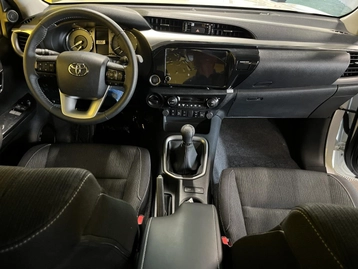 Image véhicule Toyota Hilux (9) Image véhicule Toyota Hilux (9)