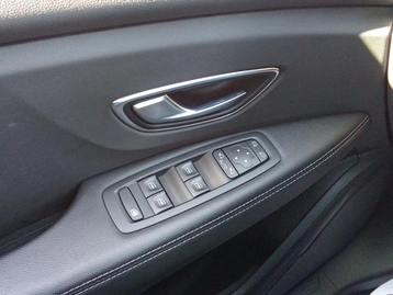 Image véhicule Renault SCENIC (17) Image véhicule Renault SCENIC (17)