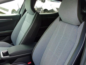 Image véhicule  Renault MEGANE E-TECH (22)