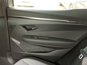 Image véhicule  Renault MEGANE E-TECH (29)